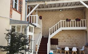 La Cour Des Marotiers
